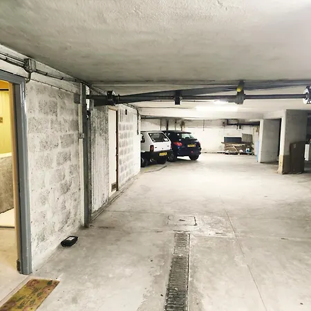 5 Min To Sea, 8 Min To Train Station, Parking *