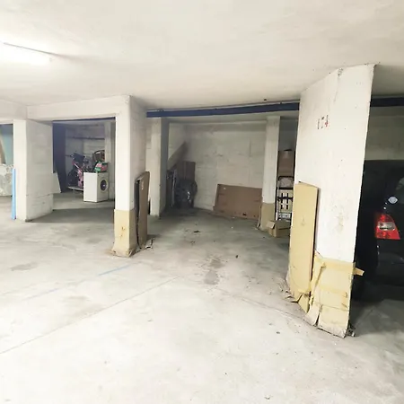 5 Min To Sea, 8 Min To Train Station, Parking Апартаменти Мантон