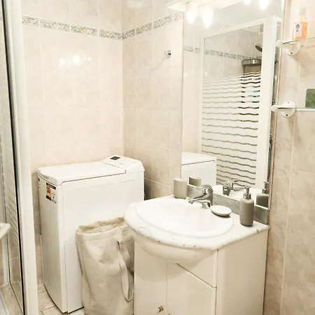 5 Min To Sea, 8 Min To Train Station, Parking Мантон