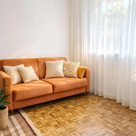 5 Min To Sea, 8 Min To Train Station, Parking *