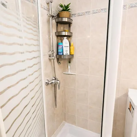 5 Min To Sea, 8 Min To Train Station, Parking Apartament Mentona