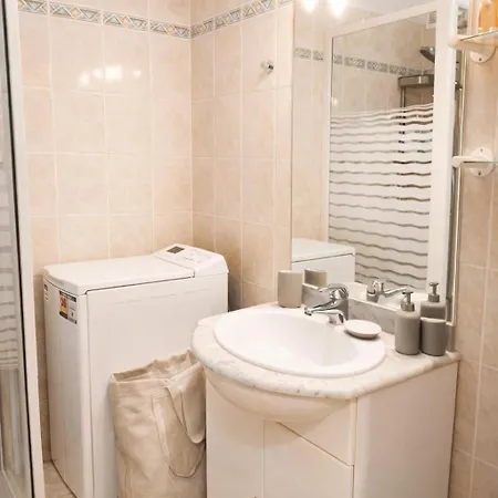 5 Min To Sea, 8 Min To Train Station, Parking Apartament *