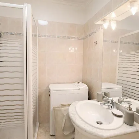 5 Min To Sea, 8 Min To Train Station, Parking * Mentona
